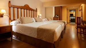 Hotel Villa Flamenca Dormitorio Habitacion triple 1